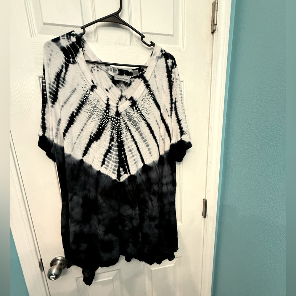 Women’s Short Sleeve Top with Gems